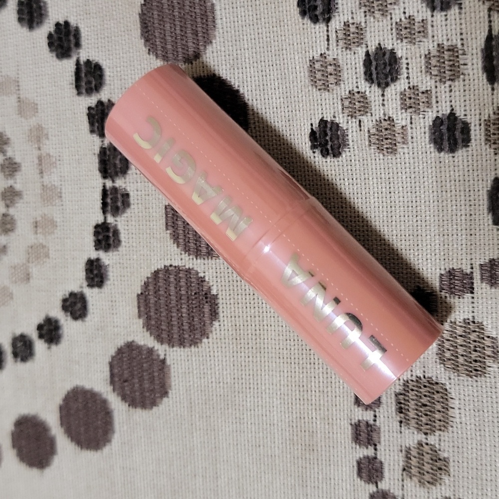 Luna Magic Lipstick in Park Ave Medium